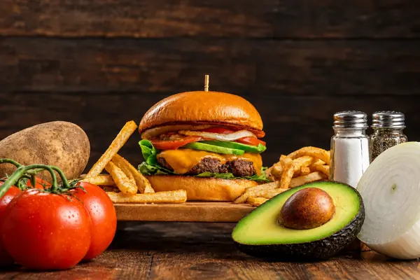 Gourmet cheeseburger — Food & Drink